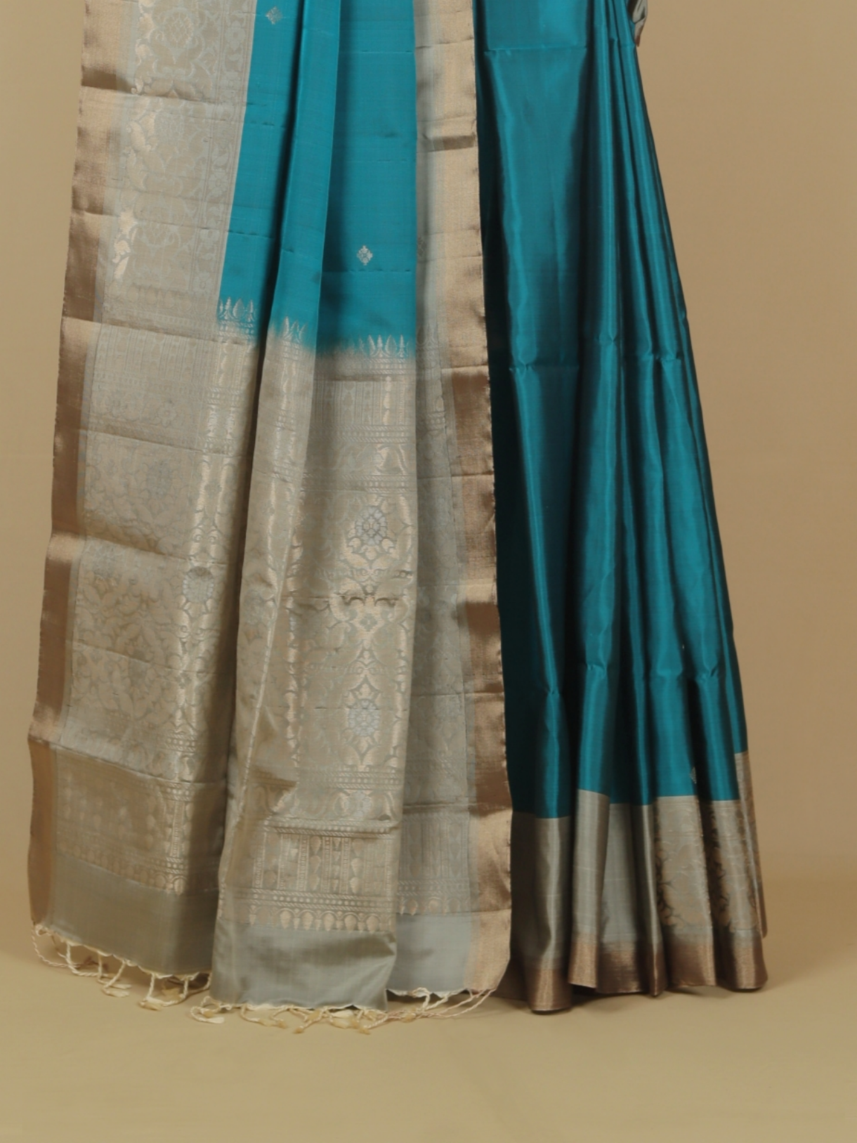 Peacock green soft silk handwoven kanjivaram saree