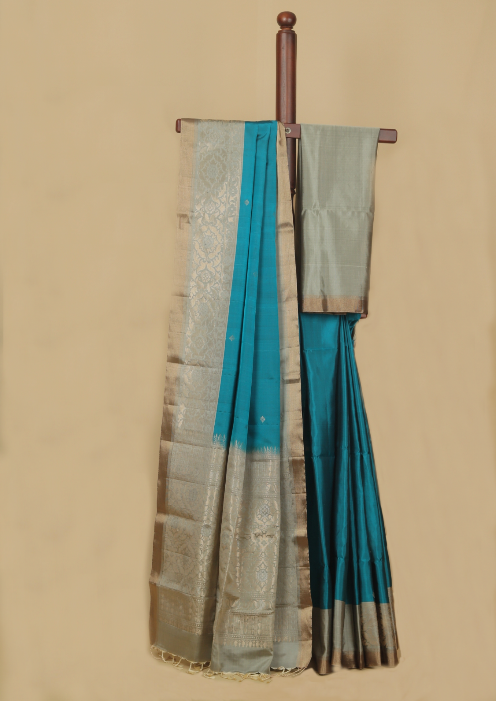 Peacock green soft silk handwoven kanjivaram saree