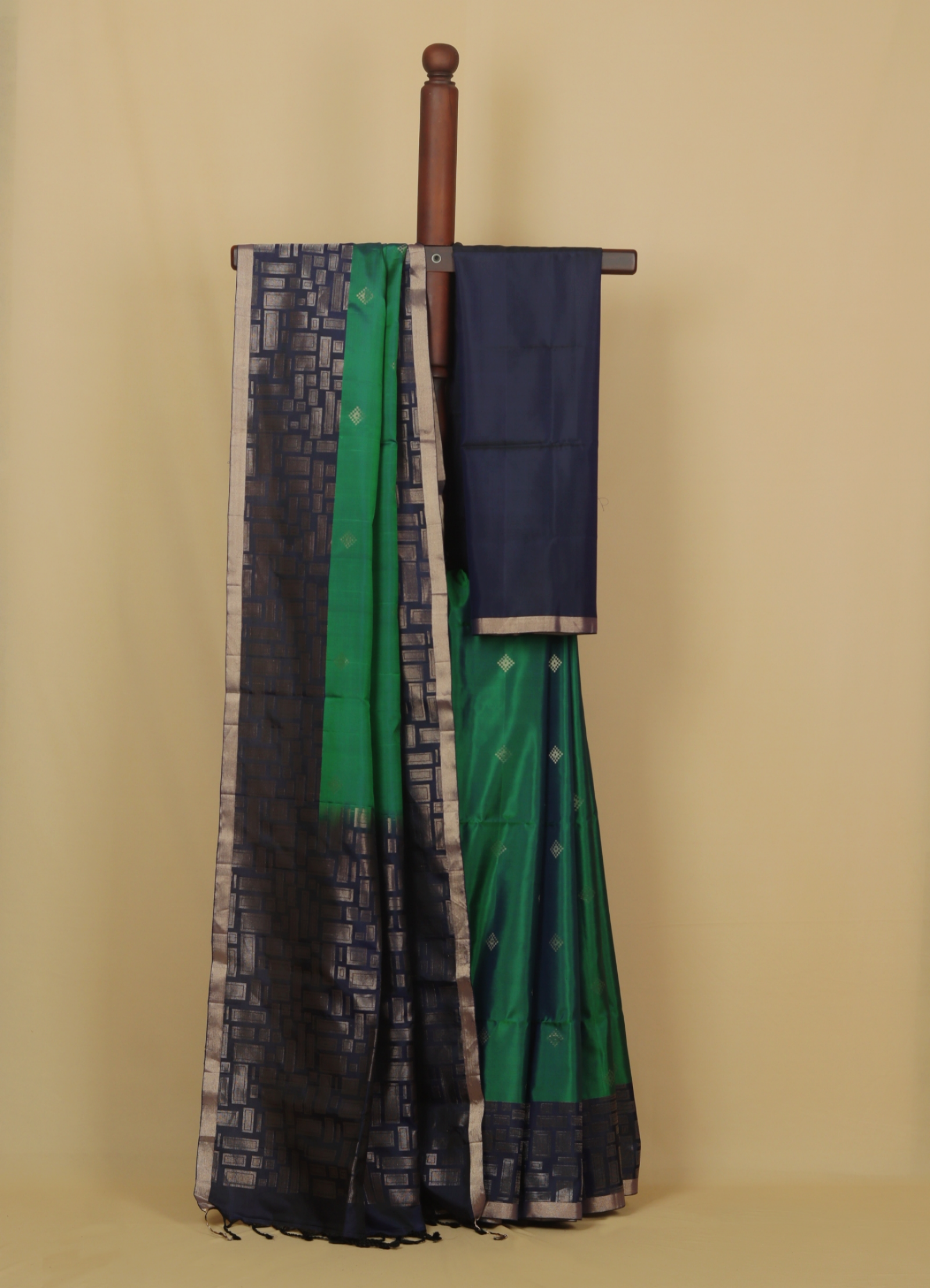 Two tone green soft silk handwoven kanjivaram saree