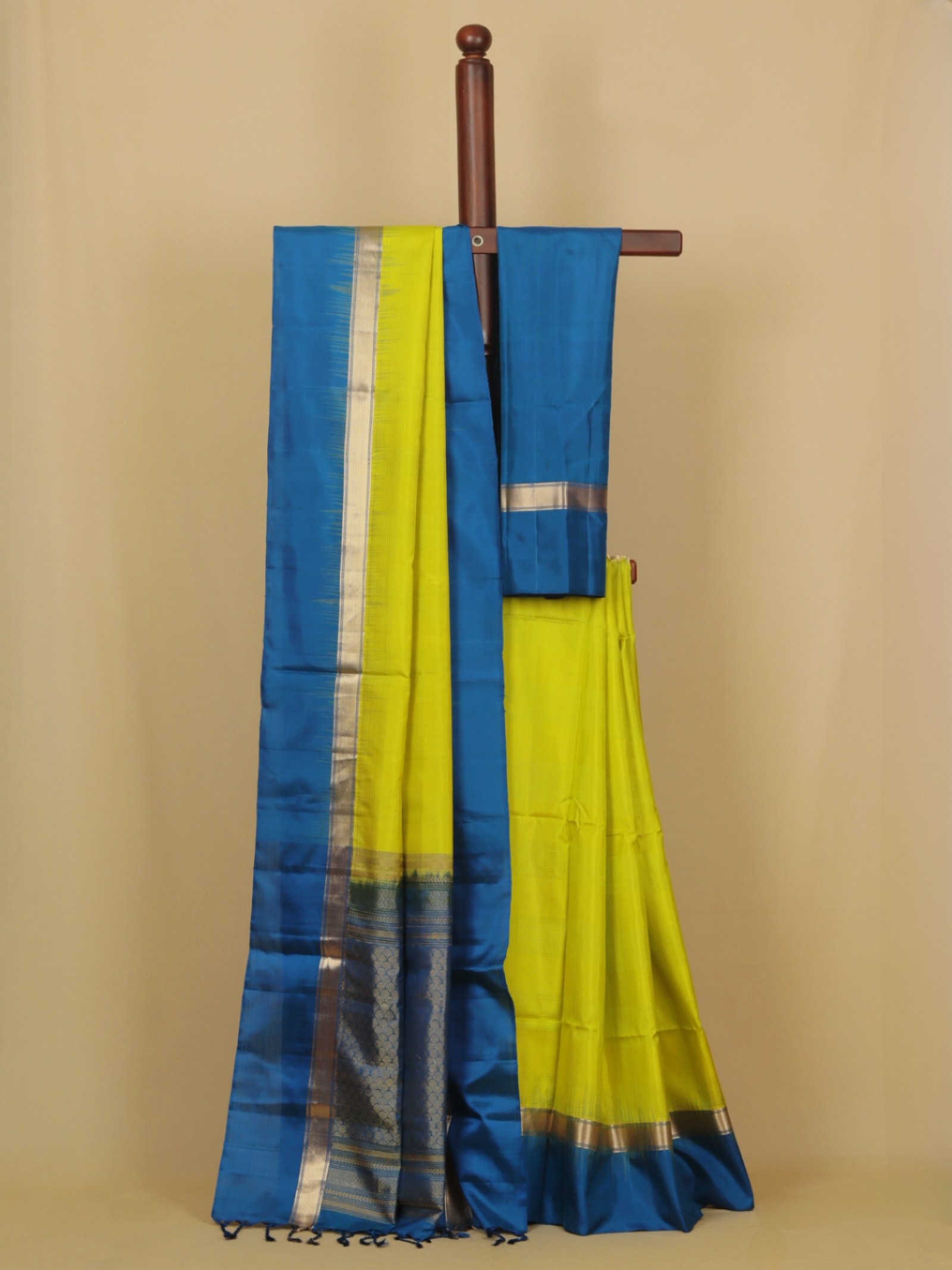 Parrot green soft silk handwoven kanjivaram saree