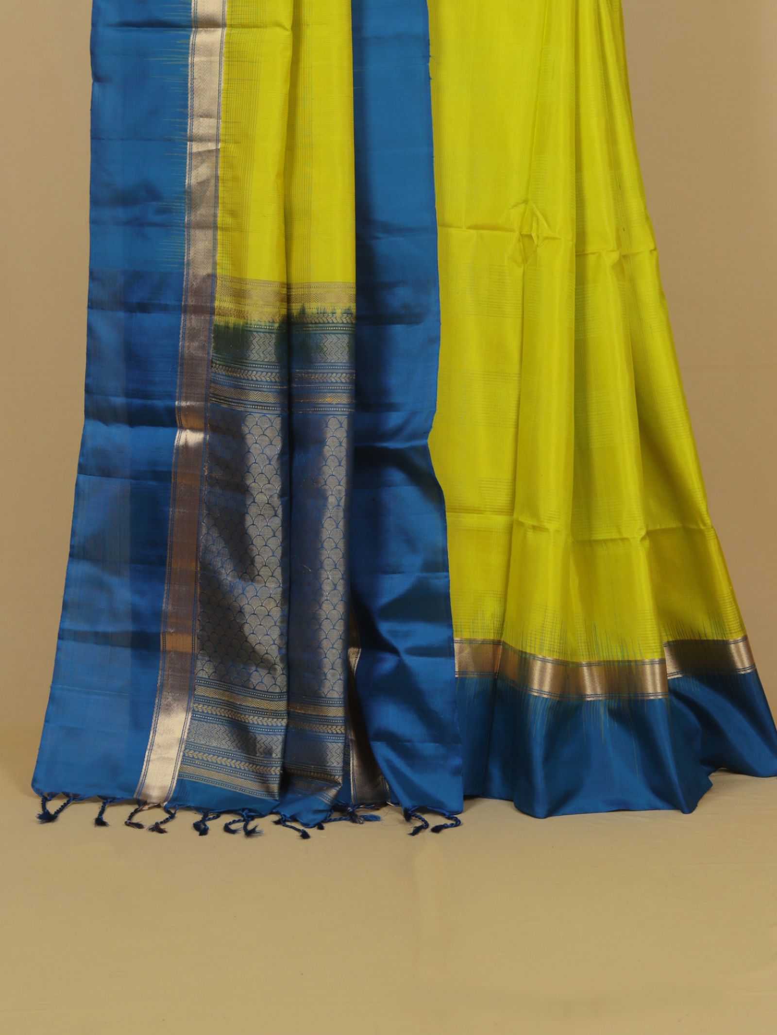 Parrot green soft silk handwoven kanjivaram saree