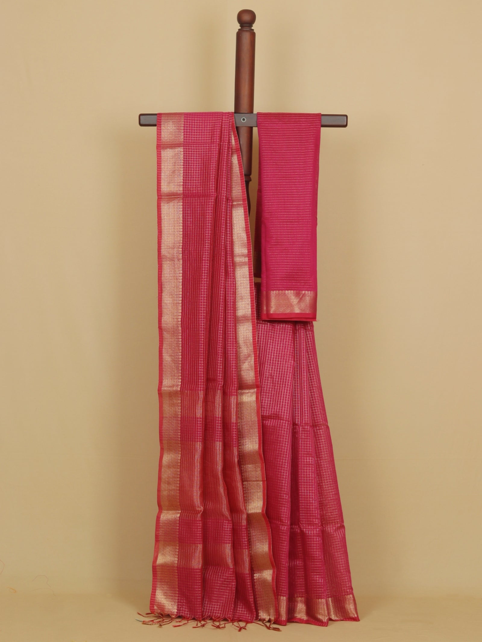 Rani Zari checks maheshwari saree