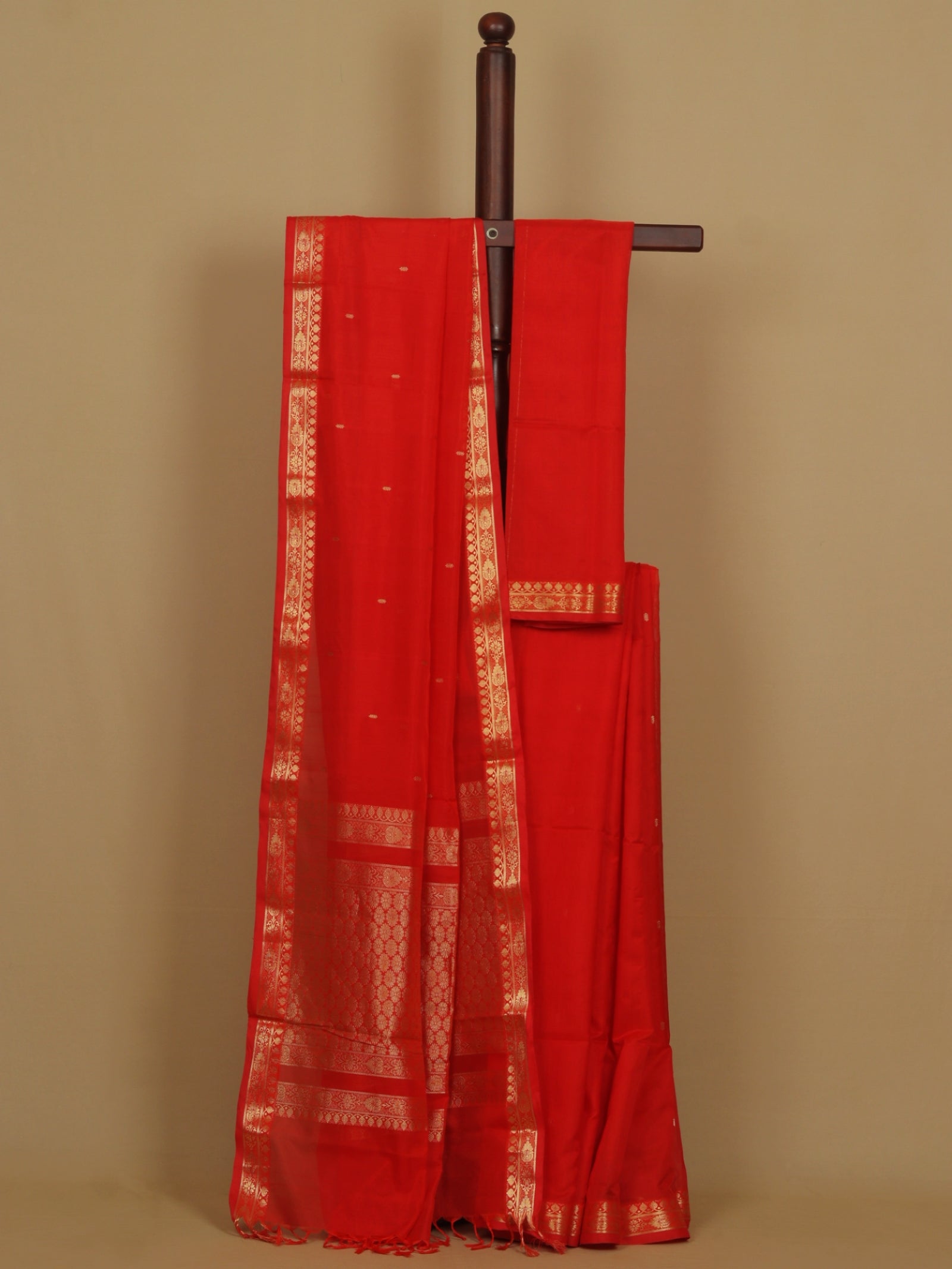 Red Peshwai saree
