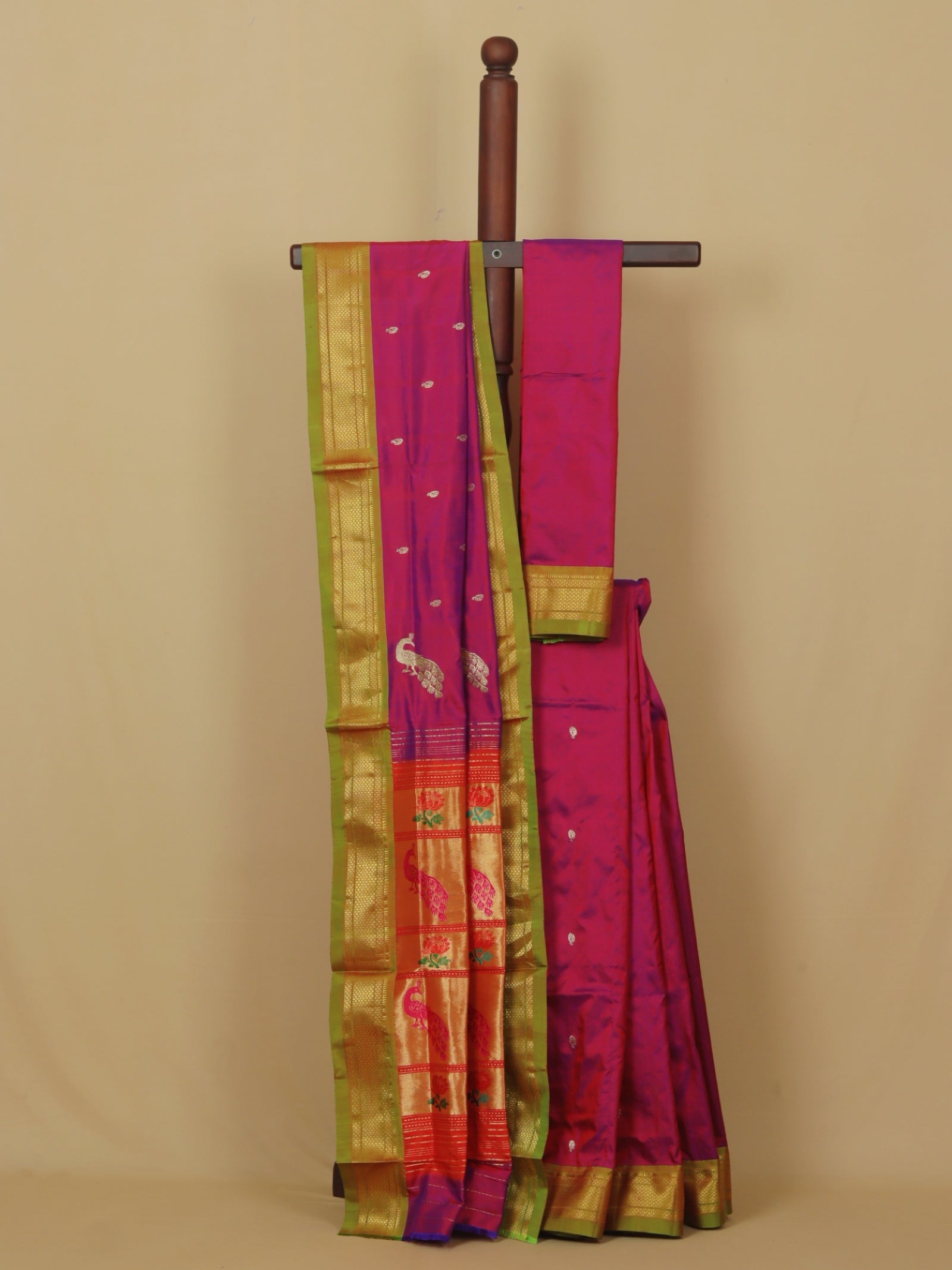 Short majenta silk paithani saree