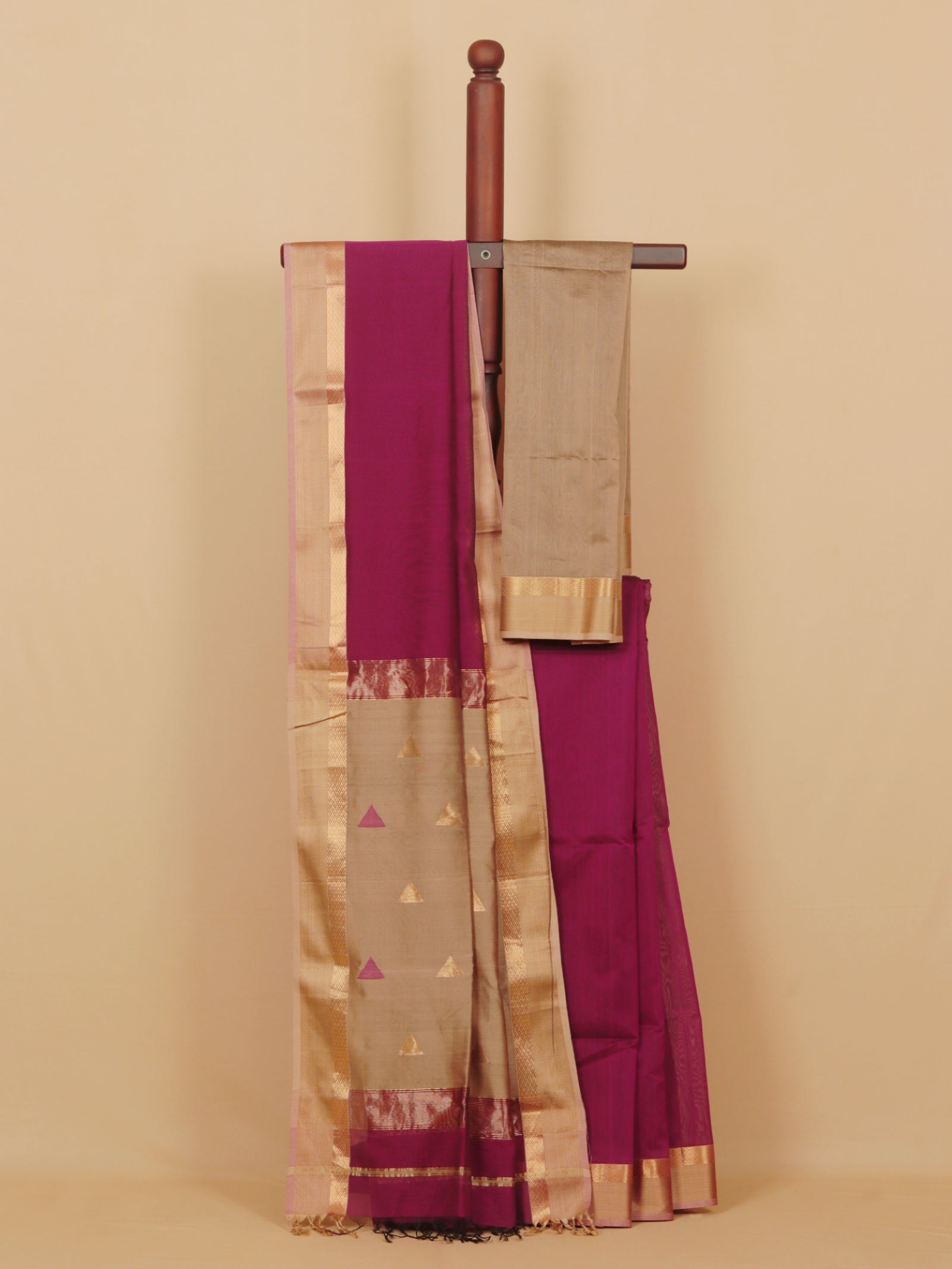Majenta premium maheshwari saree