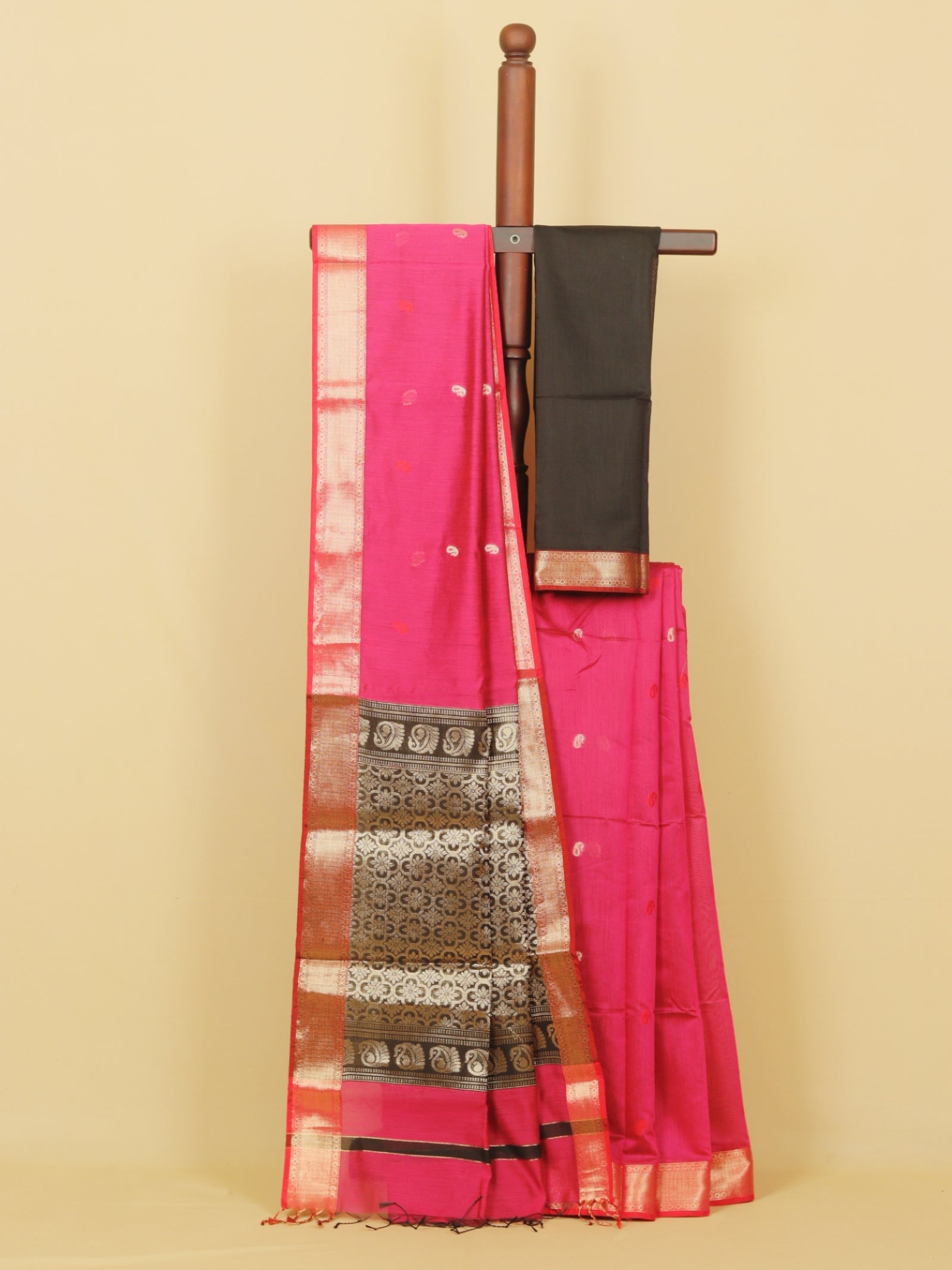 Rani pink maheshwari saree