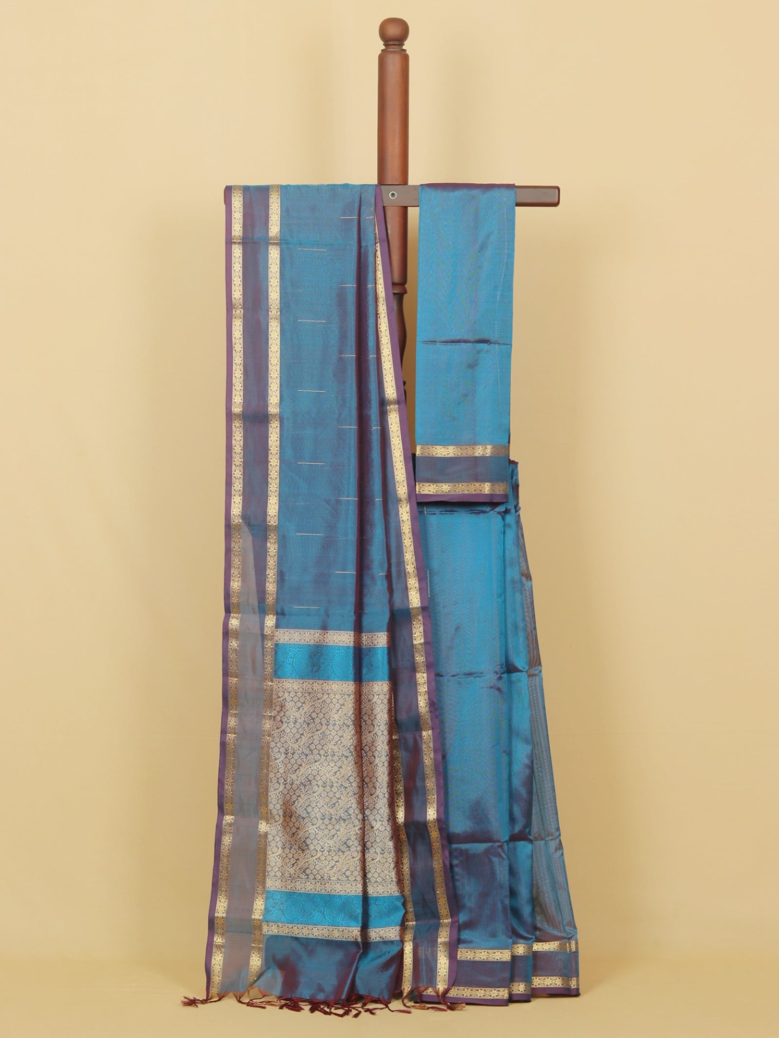 Short peacock peshwai silk saree