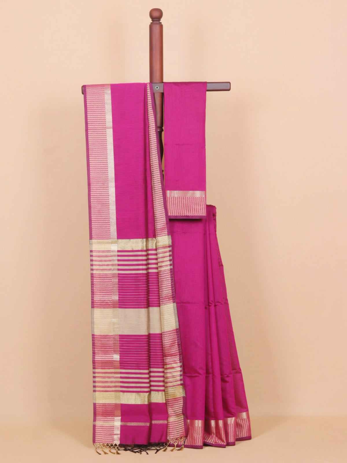 Majenta maheshwari saree