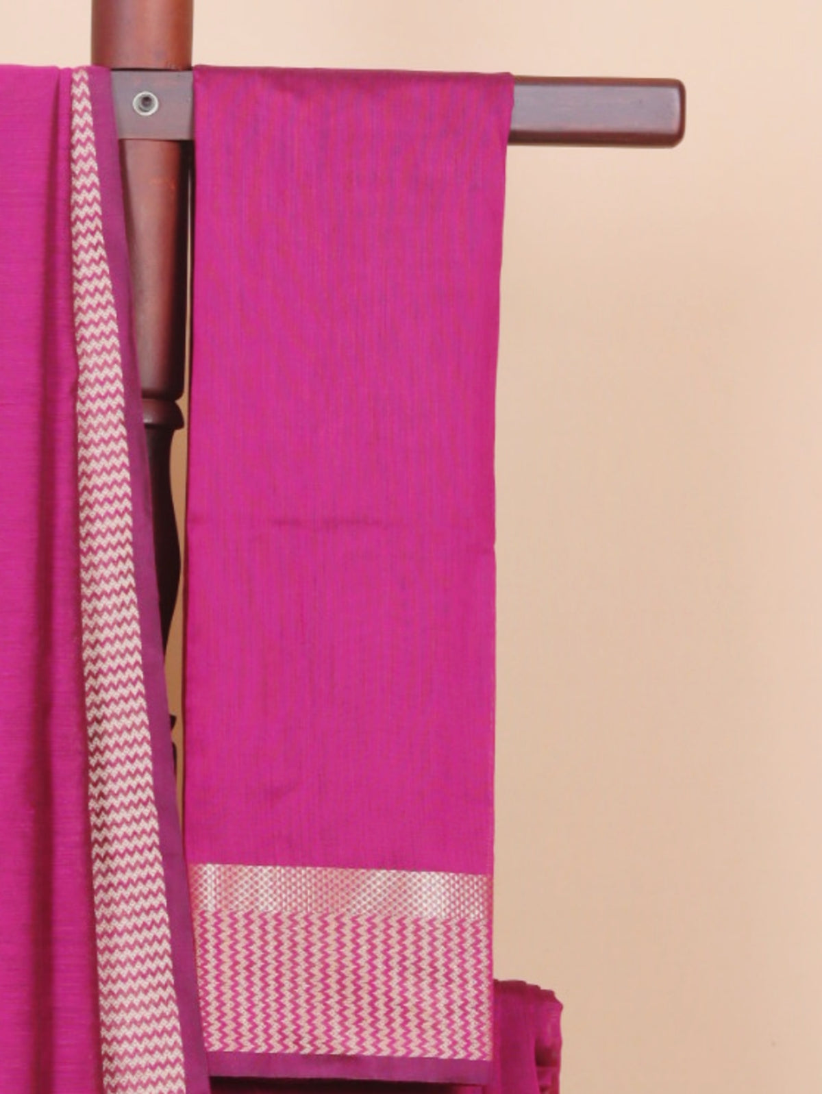 Majenta maheshwari saree