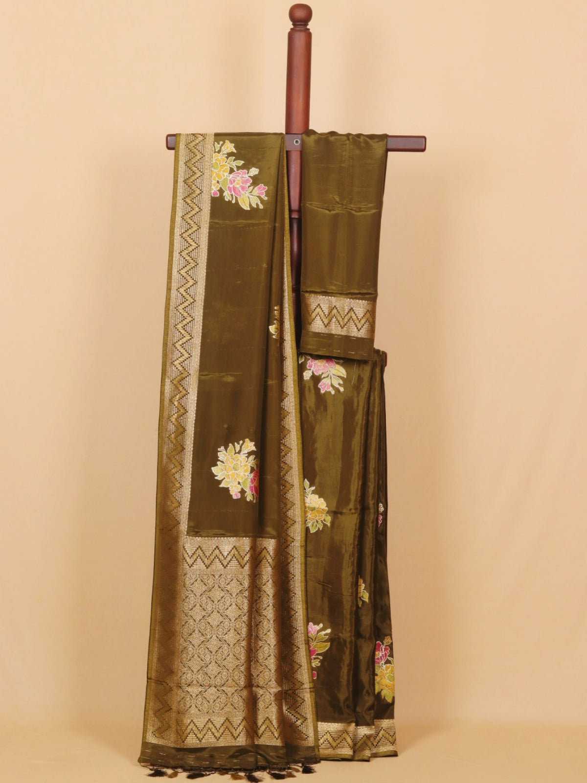 Mendi viscose crepe fancy buties saree