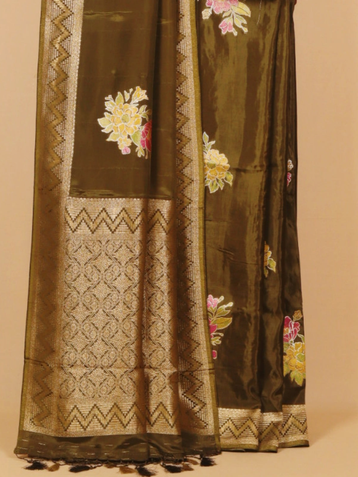 Mendi viscose crepe fancy buties saree